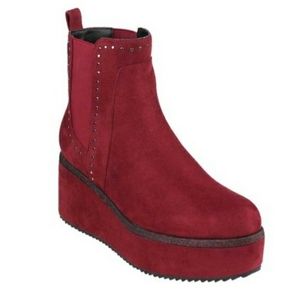 Studded Red platform Chelsea Boots